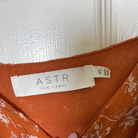 ASTR The Label Rust Floral Sweetheart Peplum Top XS Long Sleeve Ruched Blouse - Picture 2 of 8